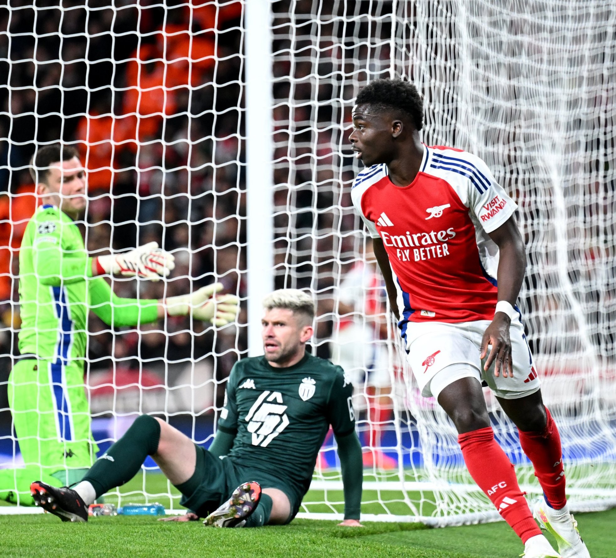 Arsenal Thrash Monaco, Move Up To Third